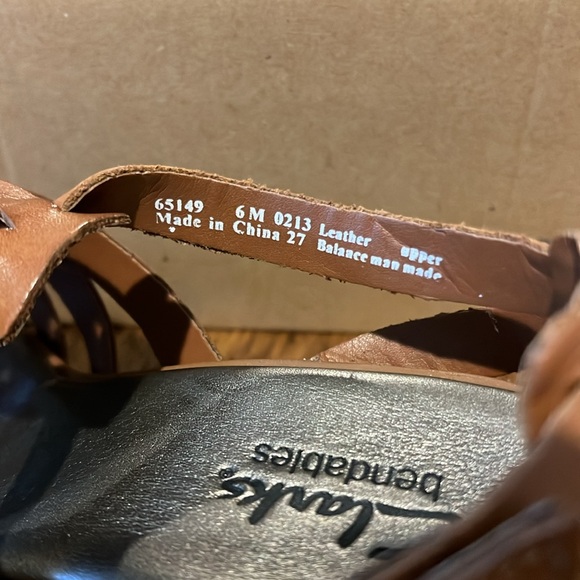 Clark bendables in Tan size 6 (37) - Picture 6 of 7